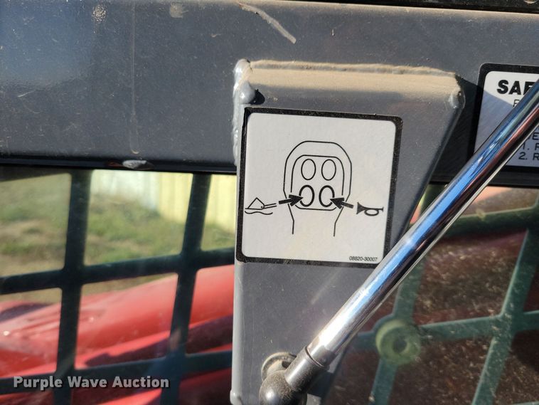 image for item JG9636 2017 Takeuchi TL10V2  skid steer loader