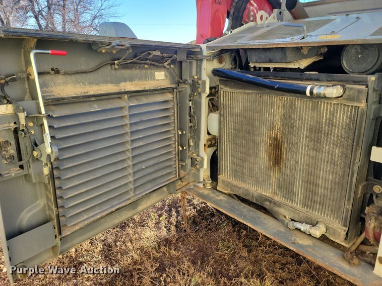 image for item JG9636 2017 Takeuchi TL10V2  skid steer loader