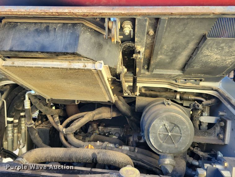 image for item JG9636 2017 Takeuchi TL10V2  skid steer loader