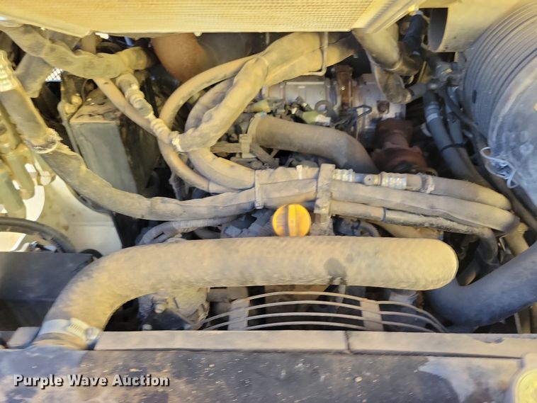 image for item JG9636 2017 Takeuchi TL10V2  skid steer loader