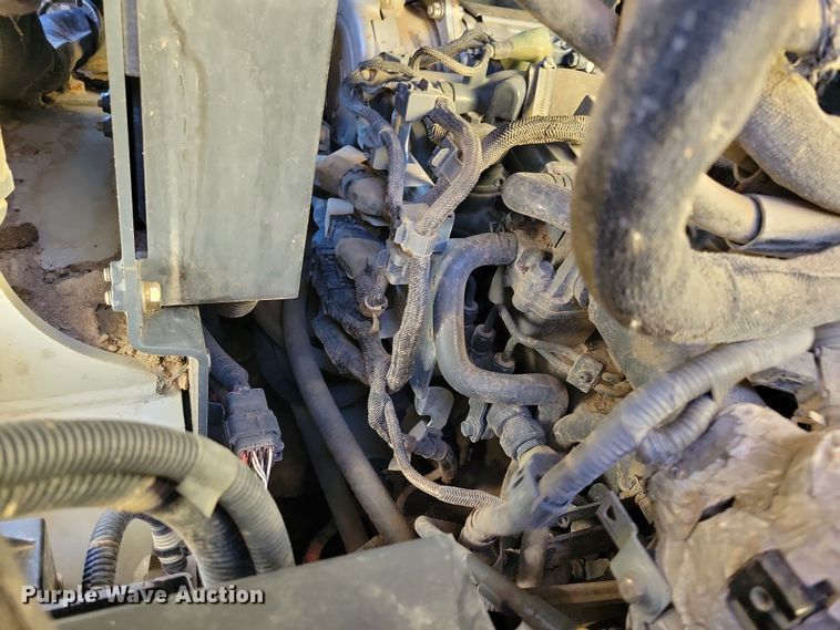 image for item JG9636 2017 Takeuchi TL10V2  skid steer loader