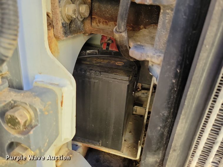 image for item JG9636 2017 Takeuchi TL10V2  skid steer loader