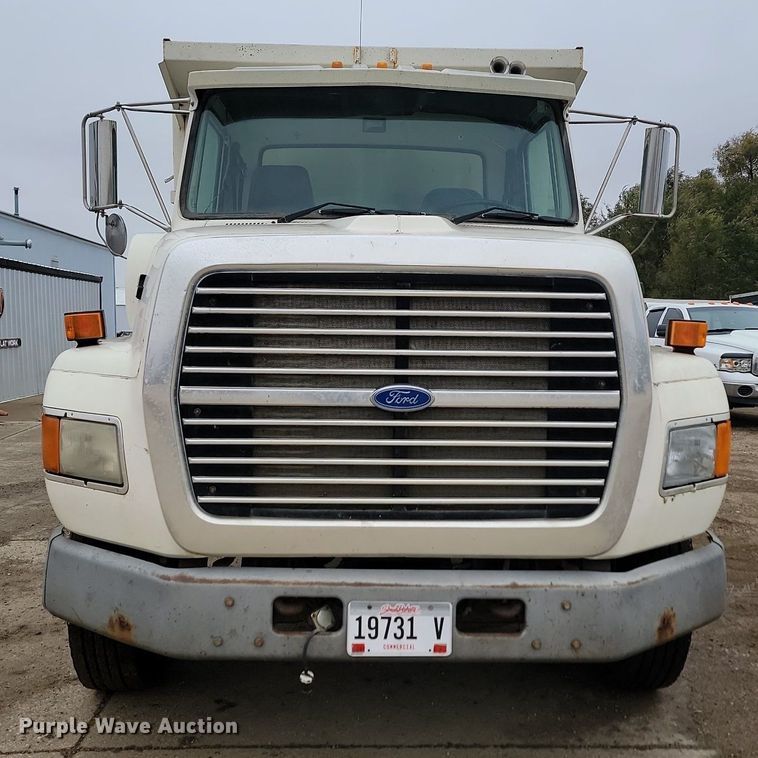 image for item JG9675 1995 Ford LTA9000  dump truck