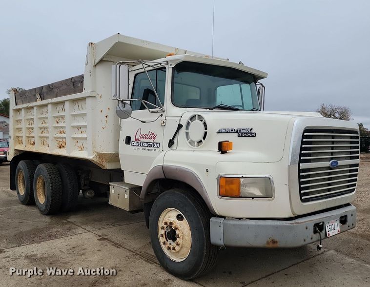 image for item JG9675 1995 Ford LTA9000  dump truck