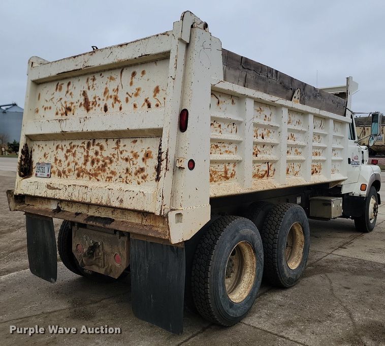 image for item JG9675 1995 Ford LTA9000  dump truck