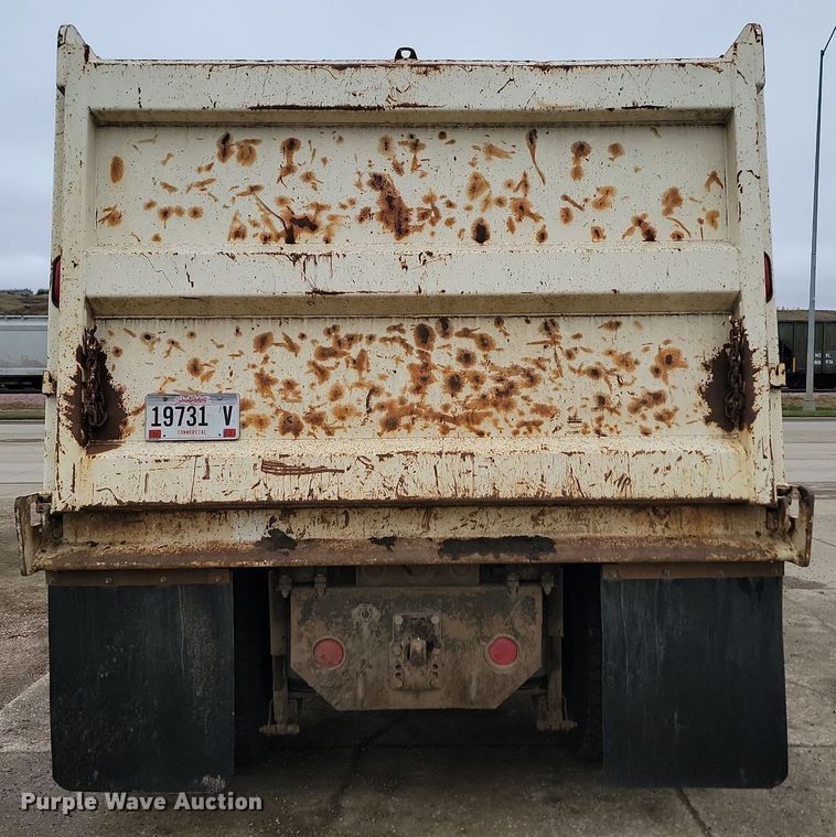 image for item JG9675 1995 Ford LTA9000  dump truck