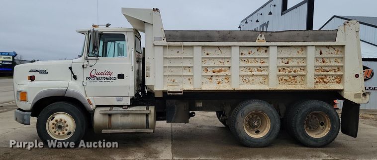 image for item JG9675 1995 Ford LTA9000  dump truck