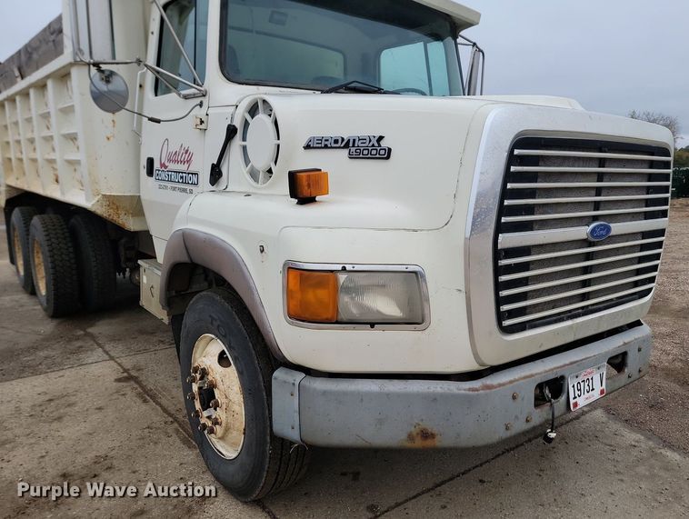 image for item JG9675 1995 Ford LTA9000  dump truck