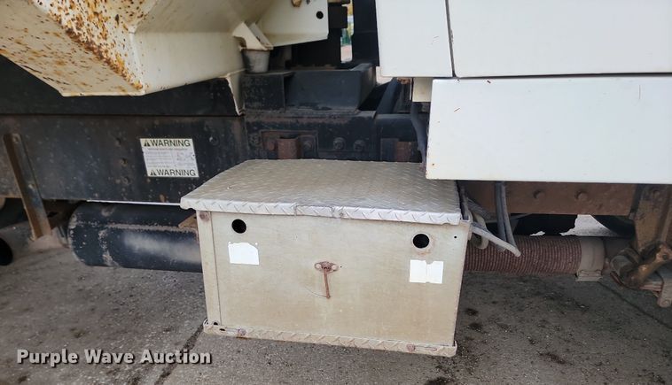 image for item JG9675 1995 Ford LTA9000  dump truck