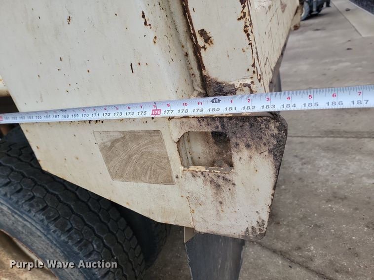 image for item JG9675 1995 Ford LTA9000  dump truck