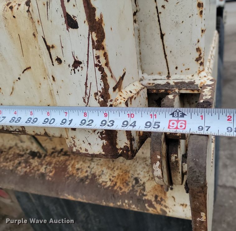 image for item JG9675 1995 Ford LTA9000  dump truck