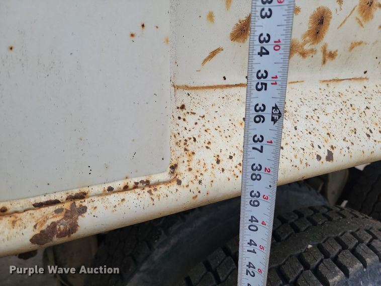 image for item JG9675 1995 Ford LTA9000  dump truck