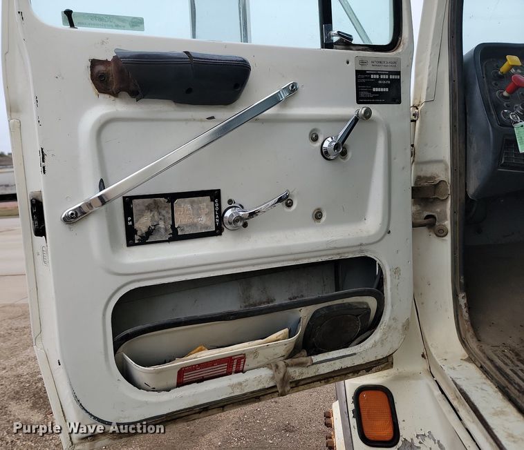 image for item JG9675 1995 Ford LTA9000  dump truck