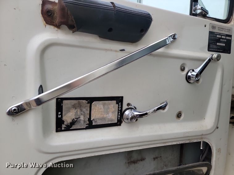 image for item JG9675 1995 Ford LTA9000  dump truck