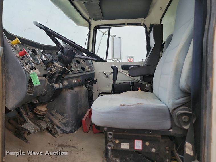 image for item JG9675 1995 Ford LTA9000  dump truck