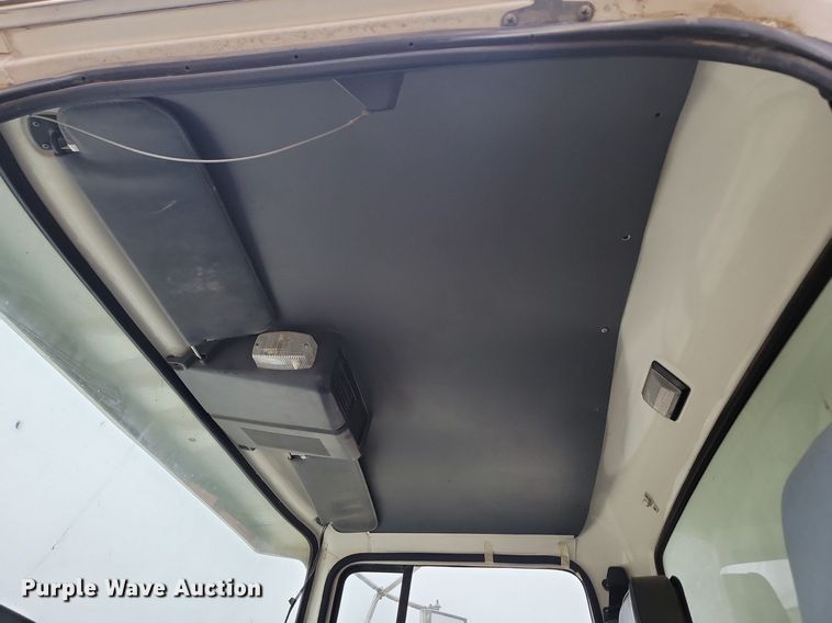 image for item JG9675 1995 Ford LTA9000  dump truck