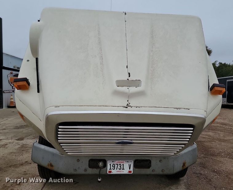 image for item JG9675 1995 Ford LTA9000  dump truck