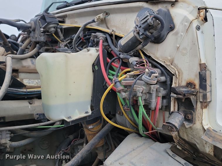 image for item JG9675 1995 Ford LTA9000  dump truck