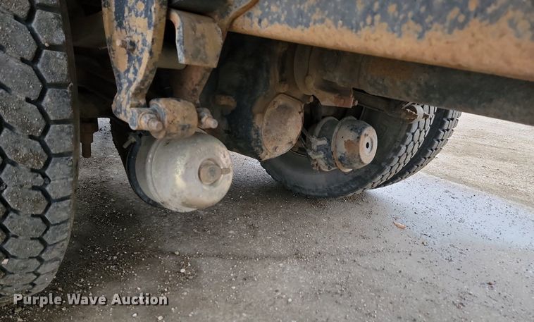 image for item JG9675 1995 Ford LTA9000  dump truck