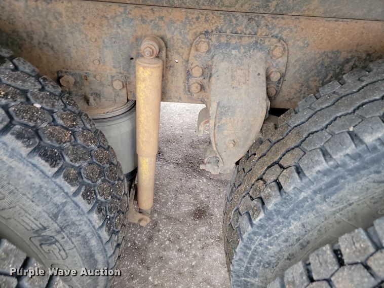 image for item JG9675 1995 Ford LTA9000  dump truck