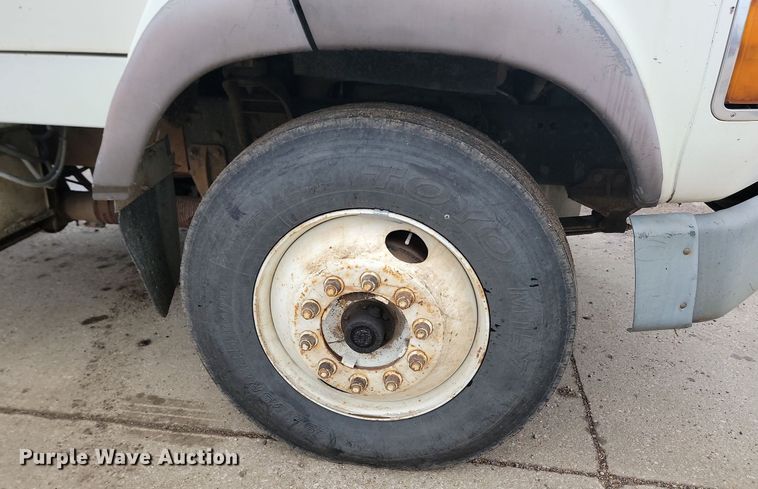 image for item JG9675 1995 Ford LTA9000  dump truck