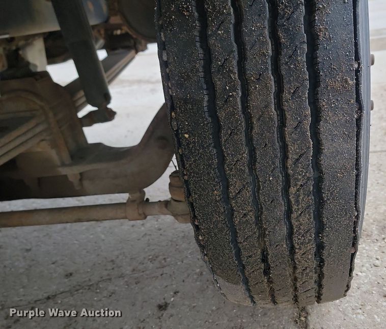 image for item JG9675 1995 Ford LTA9000  dump truck