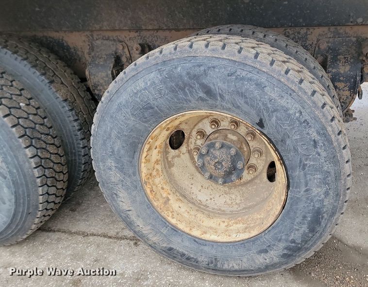 image for item JG9675 1995 Ford LTA9000  dump truck