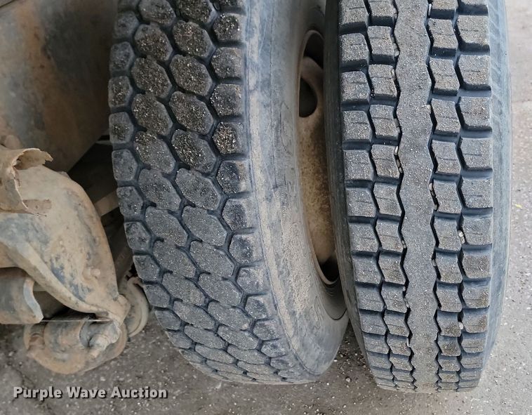 image for item JG9675 1995 Ford LTA9000  dump truck