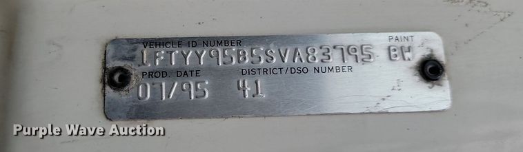 image for item JG9675 1995 Ford LTA9000  dump truck