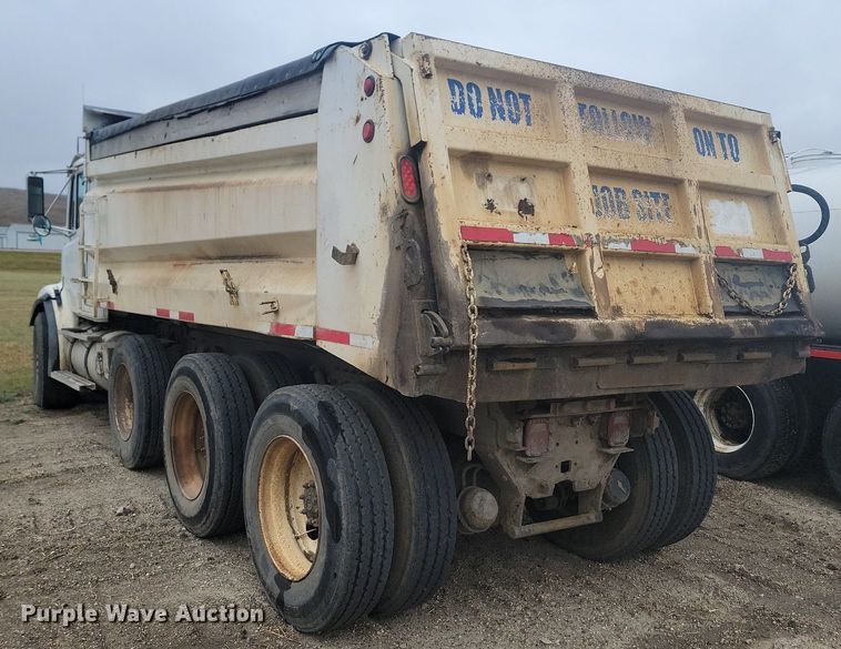 image for item JG9685 1999 Freightliner FL112  dump truck