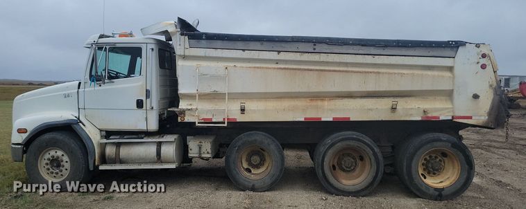 image for item JG9685 1999 Freightliner FL112  dump truck