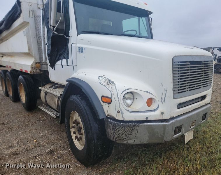 image for item JG9685 1999 Freightliner FL112  dump truck
