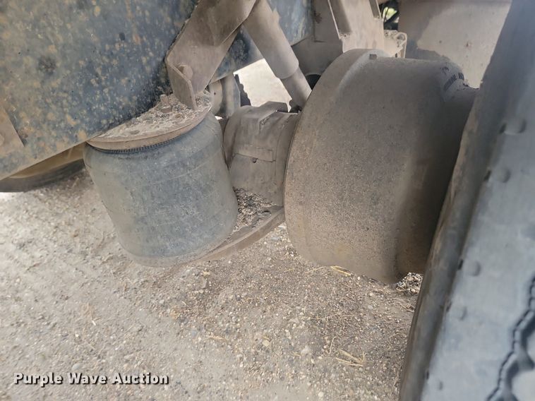 image for item JG9685 1999 Freightliner FL112  dump truck