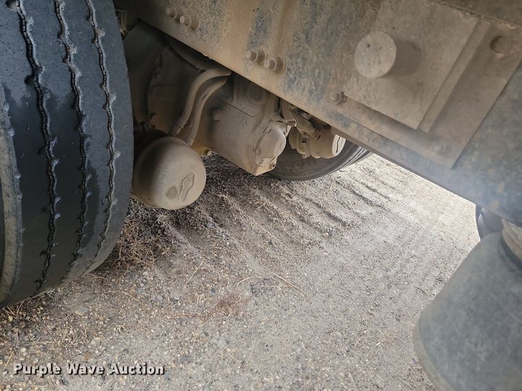 image for item JG9685 1999 Freightliner FL112  dump truck