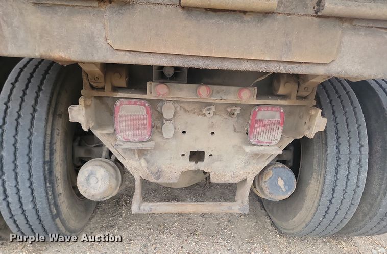 image for item JG9685 1999 Freightliner FL112  dump truck