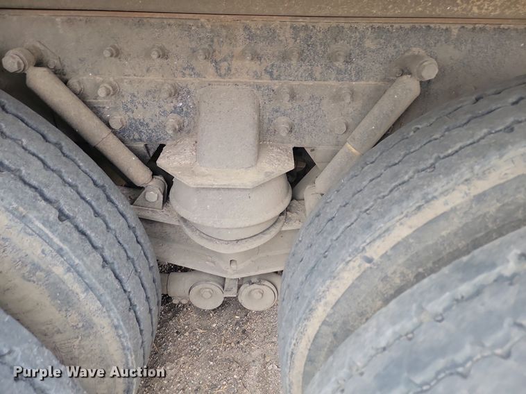 image for item JG9685 1999 Freightliner FL112  dump truck