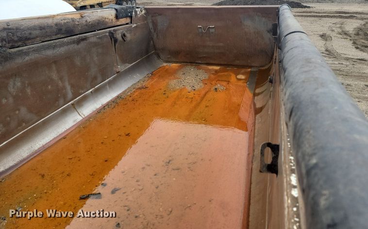 image for item JG9685 1999 Freightliner FL112  dump truck