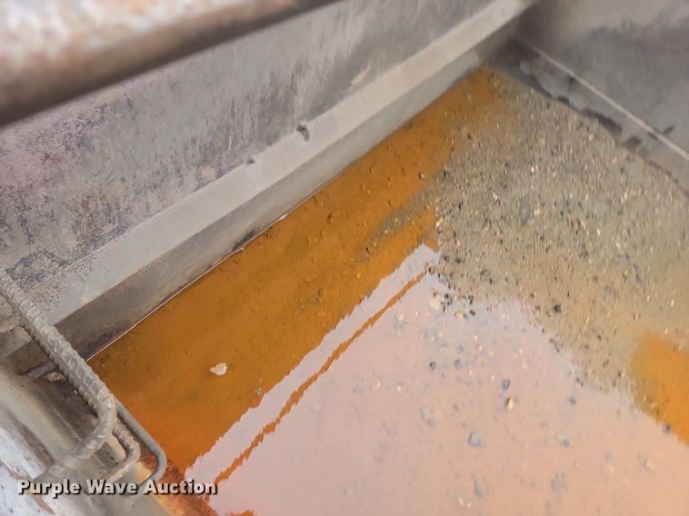 image for item JG9685 1999 Freightliner FL112  dump truck