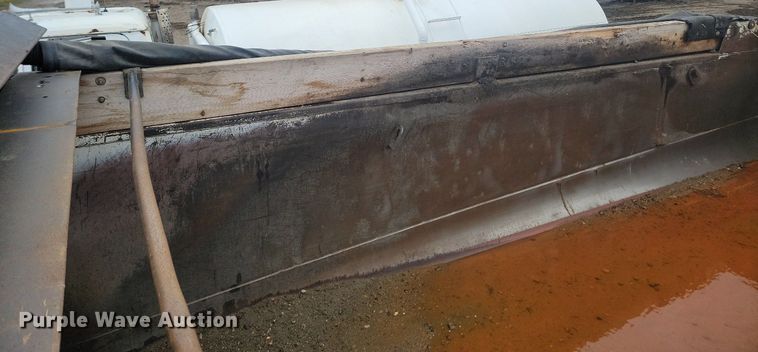 image for item JG9685 1999 Freightliner FL112  dump truck