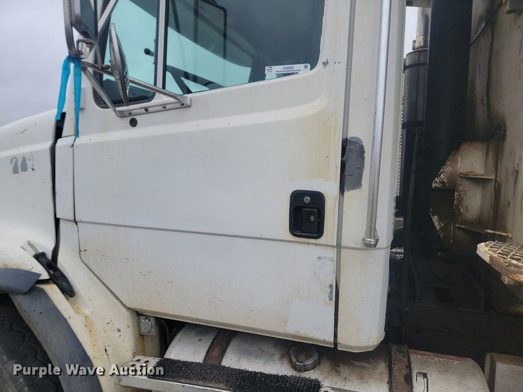 image for item JG9685 1999 Freightliner FL112  dump truck