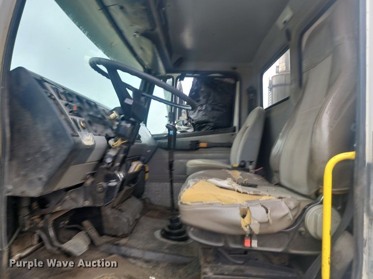 image for item JG9685 1999 Freightliner FL112  dump truck