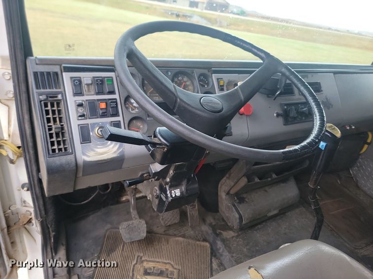 image for item JG9685 1999 Freightliner FL112  dump truck