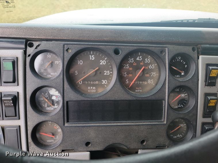 image for item JG9685 1999 Freightliner FL112  dump truck