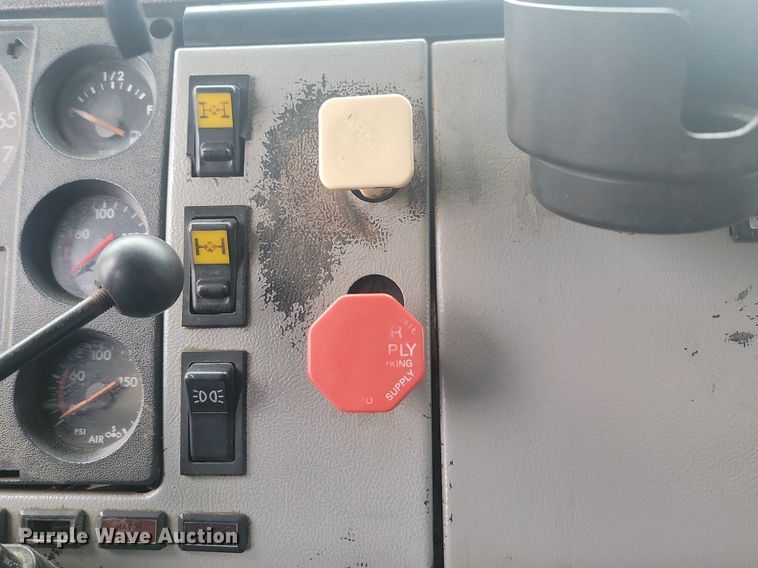 image for item JG9685 1999 Freightliner FL112  dump truck