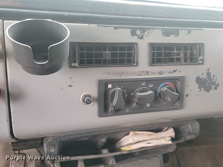 image for item JG9685 1999 Freightliner FL112  dump truck