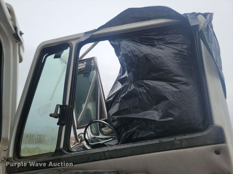 image for item JG9685 1999 Freightliner FL112  dump truck