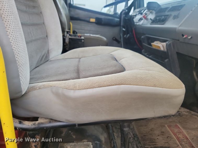 image for item JG9685 1999 Freightliner FL112  dump truck