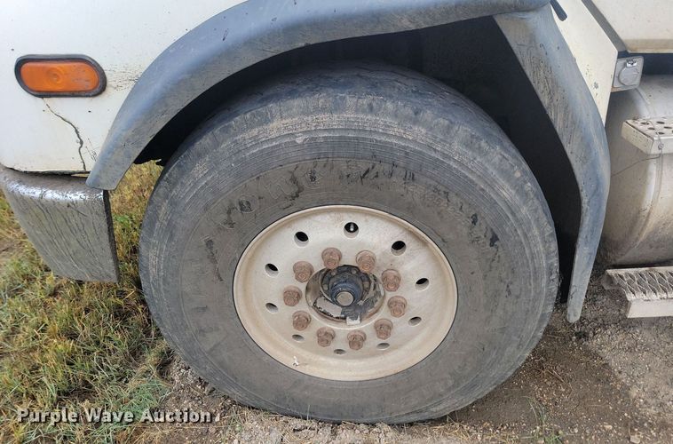 image for item JG9685 1999 Freightliner FL112  dump truck