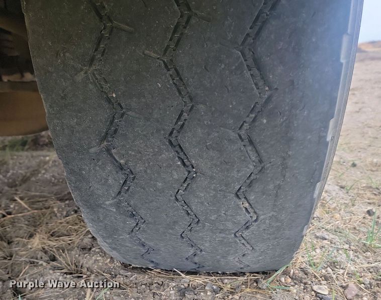 image for item JG9685 1999 Freightliner FL112  dump truck