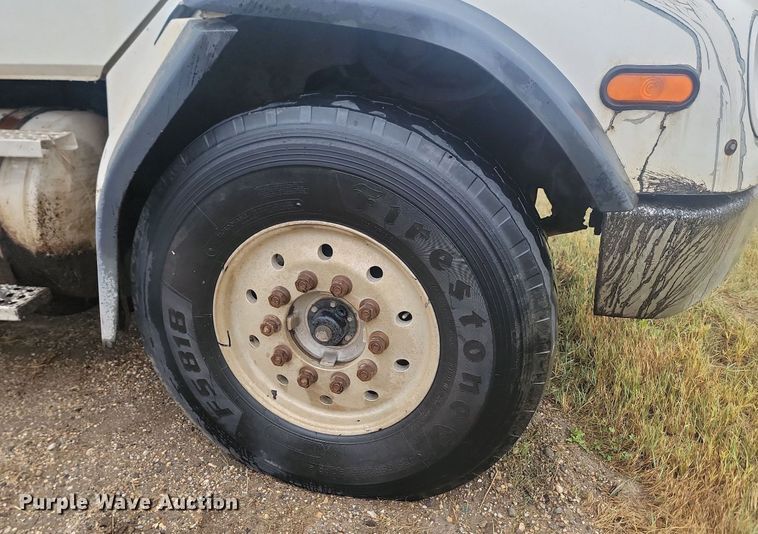 image for item JG9685 1999 Freightliner FL112  dump truck